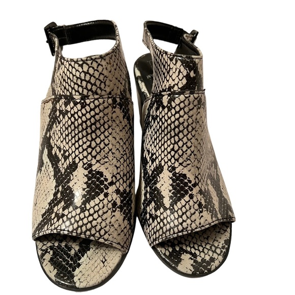 Time and True Faux snakeskin Peep Toe Chunky Heel Shoes. Size 6W NWOT - Picture 6 of 7